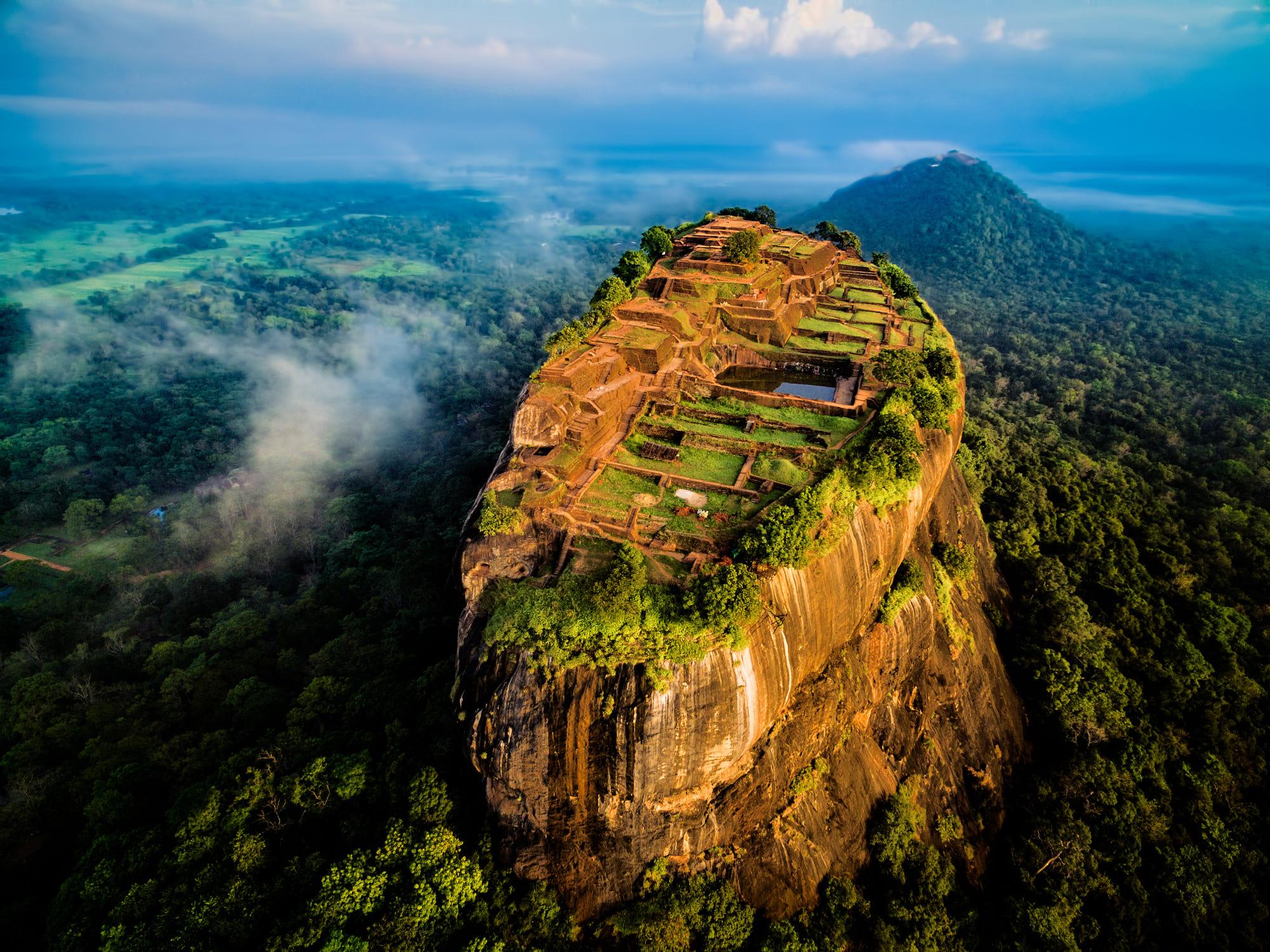 🚐 Day 01 – Arrival & Sigiriya 
