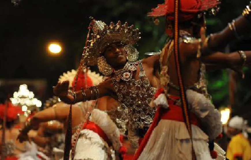 Kandy Perahera Day Tour from Colombo