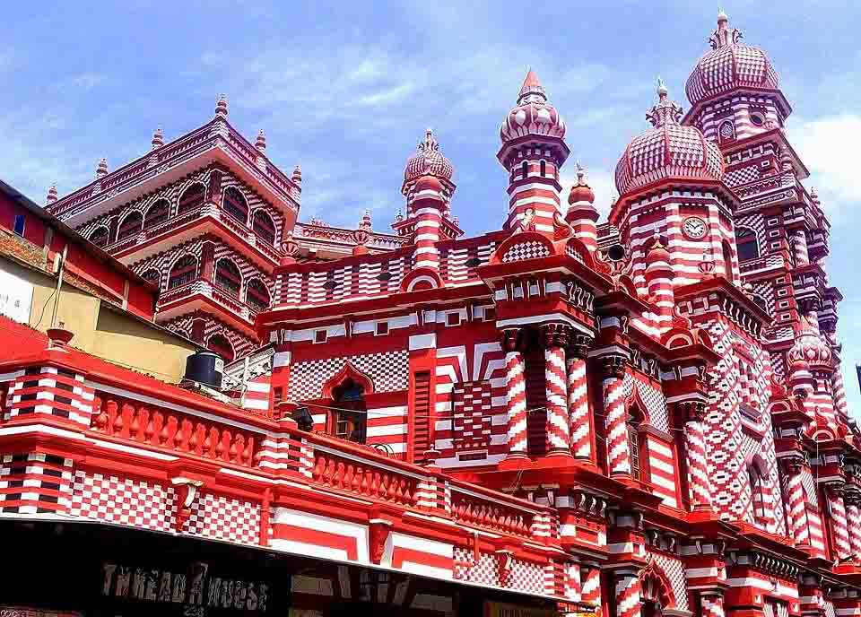 Proceed to the Red Mosque, Pettah Market, and a Tea Shop.