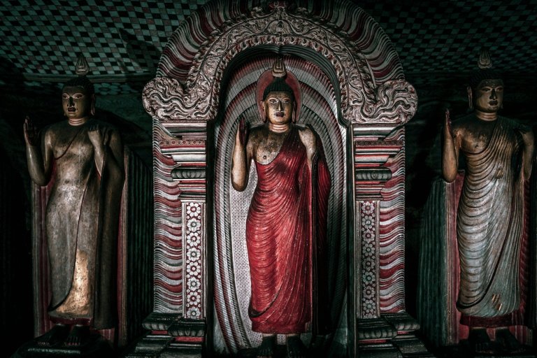 Day 9: Dambulla, Aluvihara and a dance show in Kandy