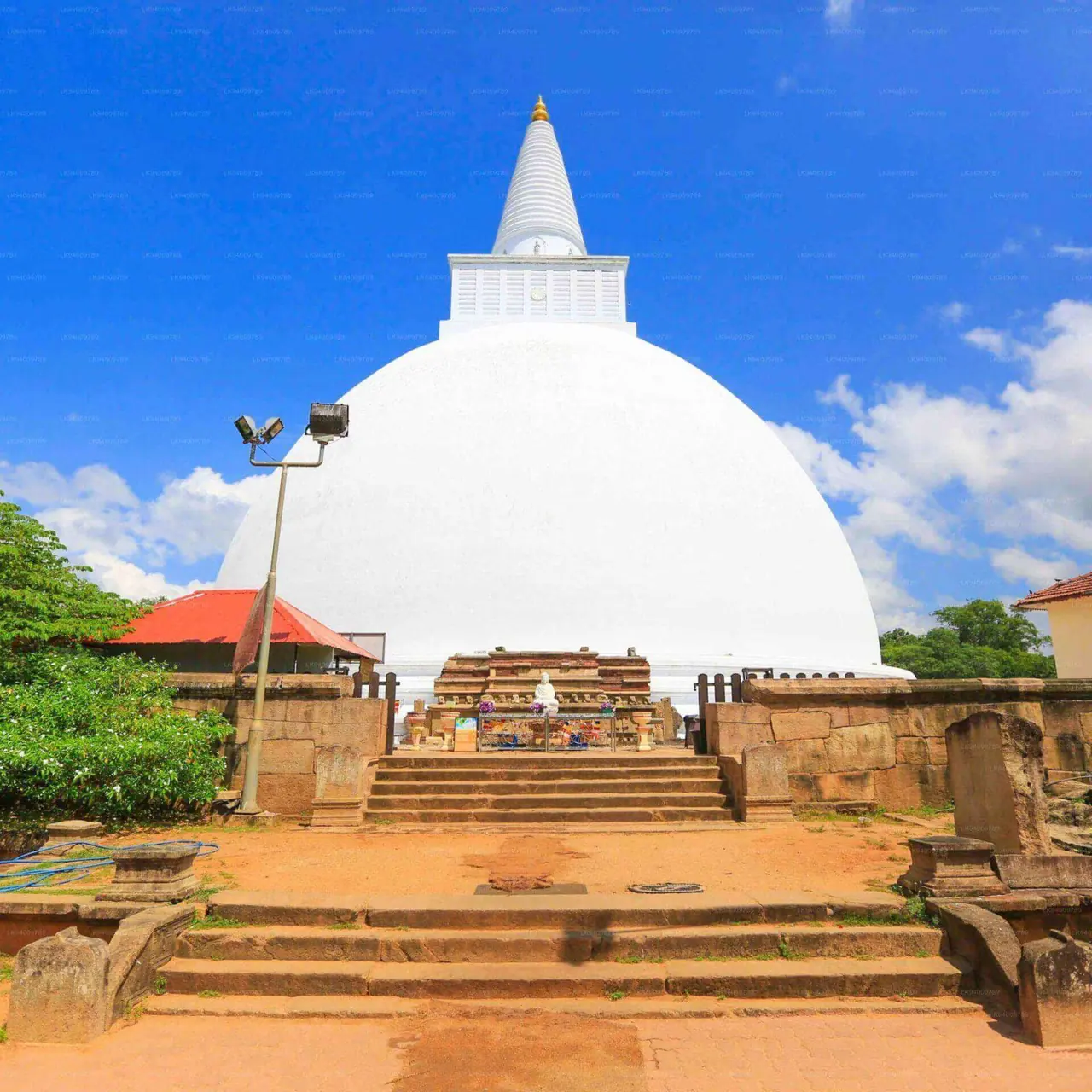 Explore Mirisawetiya in Anuradhapura