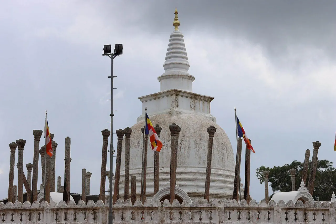 Discover Thuparamaya in Anuradhapura