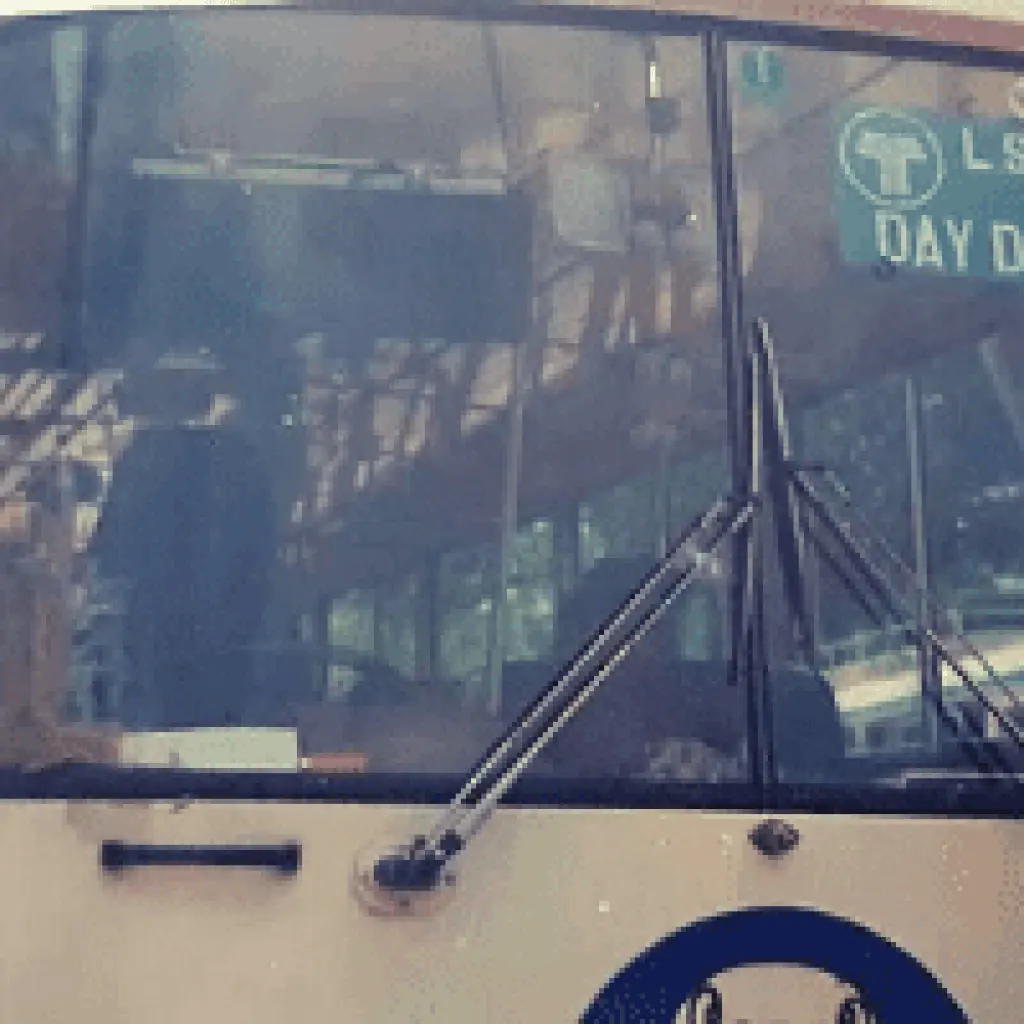 Bus 04